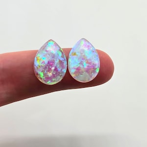 Pendientes iridiscentes. Pendientes de lágrima iridiscentes. Pendientes iridiscentes. Pendientes de lágrima. Pendientes holográficos. Pendientes de resina.