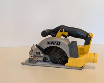 Vacuum Adapter for DeWALT DCS393 20v Circular Saw (Airlock Compatible)