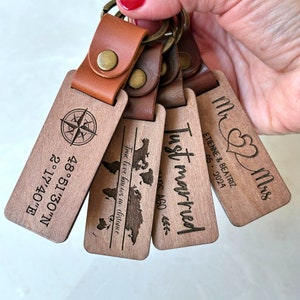 Porte-clés en bois personnalisé avec message gravé pour cadeau d'anniversaire, porte-clés personnalisé pour cadeau en couple, citations uniques d'amour