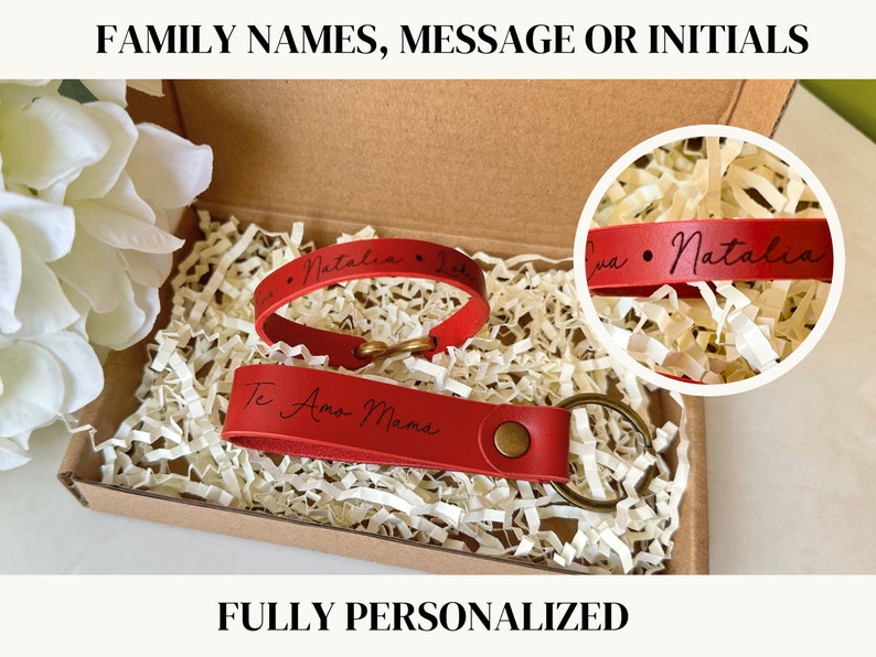 You can personalize the keychain and bracelet with family names, initials or a loving message