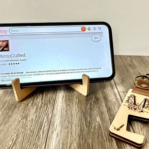 Porte-clés personnalisé pour téléphone, porte-clés personnalisé, porte-clés monogramme, support pour téléphone portable, porte-clés en bois gravé.