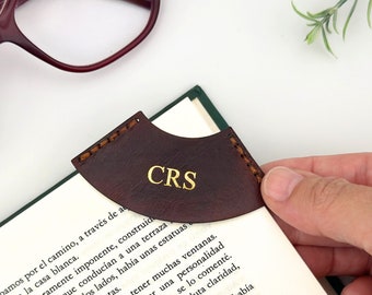 Personalized Leather Corner Bookmark with Monogram, Gift for Readers.