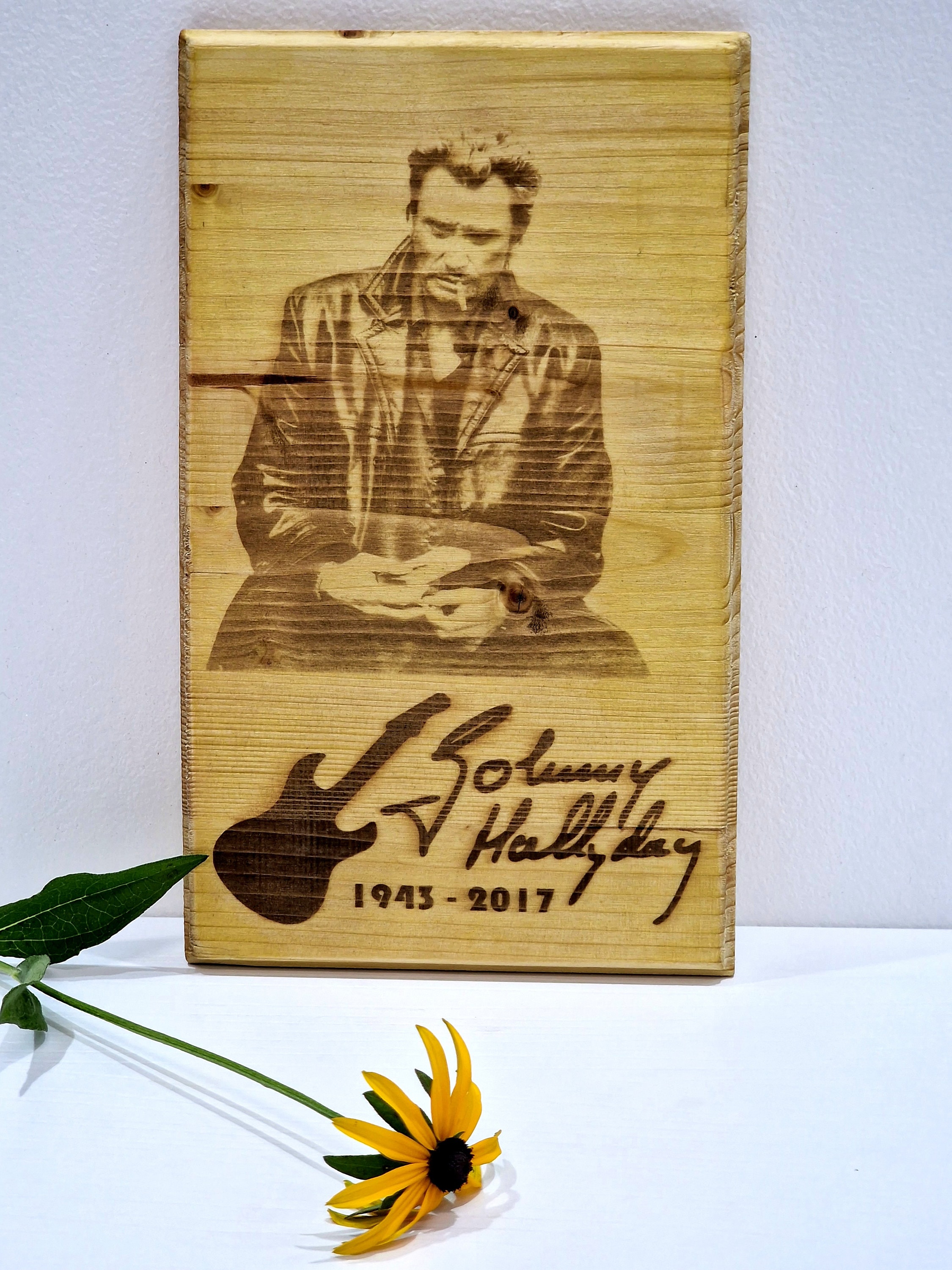 Johnny Hallyday Silhouette En Carton Grandeur Nature - Découpe Réaliste Pour Fans Et Événements