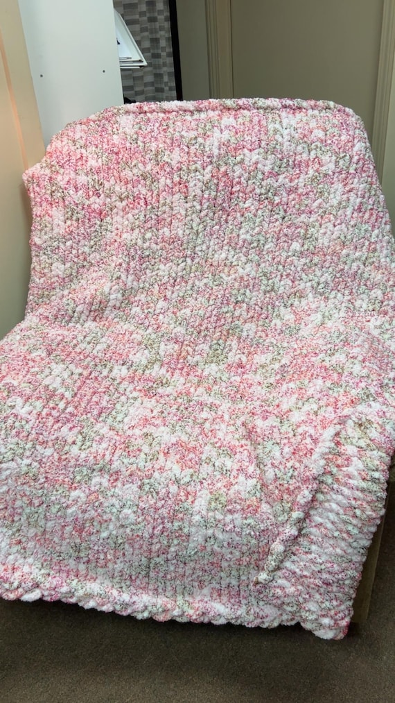 Pink Frosting Chunky Knit Blanket (50x60in)