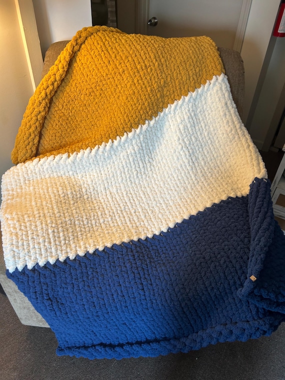 Blue, ivory & yellow chunky knit blanket