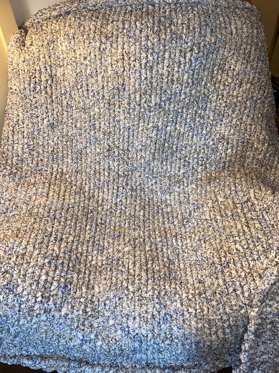 Blue frosting chunky knit blanket