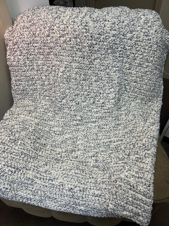 Blue/black frosting crochet blanket