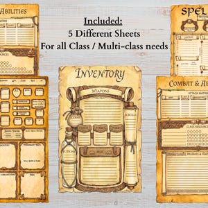 Op de afbeelding: Een set van vijf rollenspel-karakterbladen met een perkamentachtige achtergrond. De bladen bevatten secties voor Combat & Abilities, Spellbook en Inventory, met illustraties van drankjes, rollen en muntenzakjes in bruine inkt.