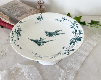 Antieke GIEN EVIAN compoteschaal op voetstuk, Franse Terre de Fer, groene vogel transferware, fruitstandaard