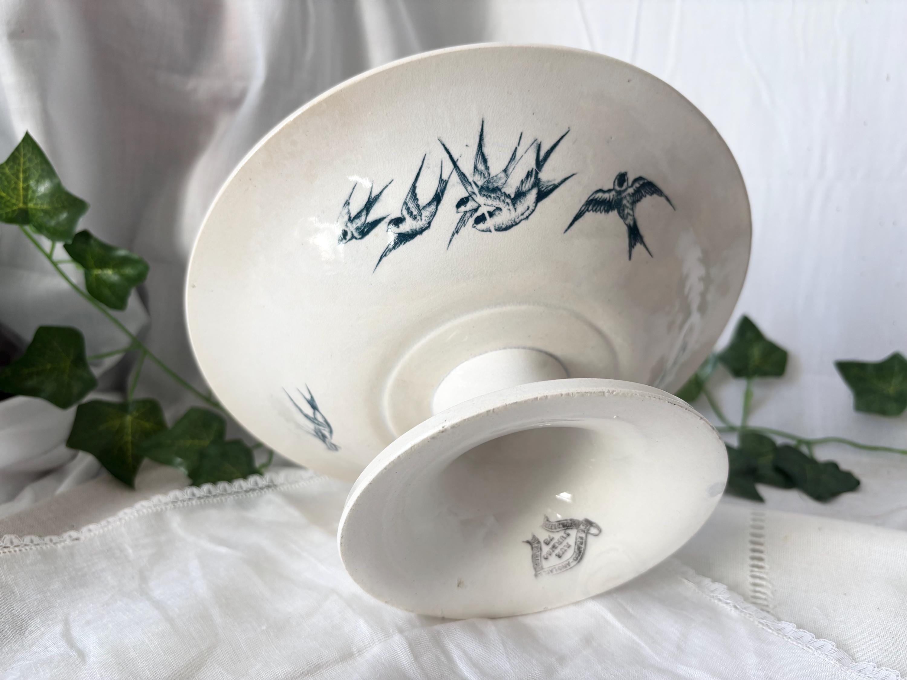 フランスアンティーク コンポティエ terre de fer 鳥 サマリテーヌ Antique French Terre de Fer Compotier – Swallow Motif, Navy Blue