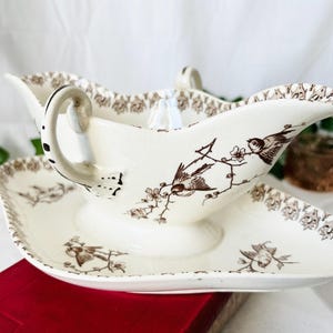 H Boulenger & Cie, Choisy-le-roi / Terre de fer / Lyonnais / saucier / gravy boat / France / Antique / vintage / bird / France / antique / saucier