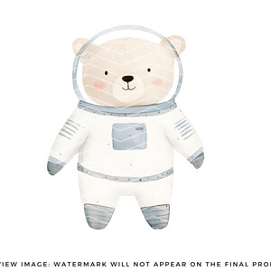 Puede incluir: Una ilustraci&oacute;n de acuarela de un oso blanco con un traje de astronauta. El oso tiene una cara marr&oacute;n claro con mejillas rosadas y una peque&ntilde;a nariz negra. El traje es blanco con detalles azules y un peque&ntilde;o bolsillo en el pecho.