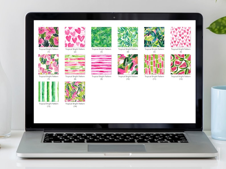 Puede incluir: Una pantalla de computadora port&aacute;til que muestra 16 patrones brillantes tropicales diferentes. Los patrones son una mezcla de rosa, verde y blanco. Los patrones incluyen corazones, rayas, hojas y sand&iacute;a.