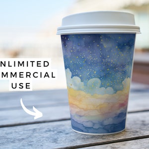 Może przedstawiać: Biały kubek na wynos z kawą z akwarelowym wzorem nocnego nieba z chmurami i gwiazdami. W obrazie widoczny jest tekst "UNLIMITED COMMERCIAL USE".
