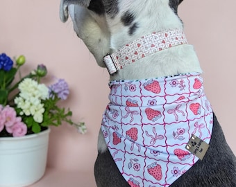 Bandana reversibile per cani con motivo fragole e fiocchi, resistente all'acqua, antipiega, con protezione UPF e protezione solare.