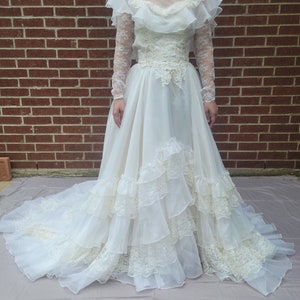 Victorian Pride And Prejudice Ruffle Lace Vintage Wedding Dress image 2