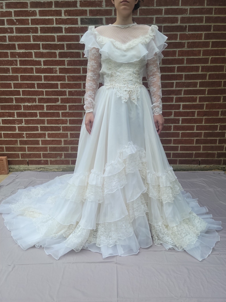 Victorian Pride And Prejudice Ruffle Lace Vintage Wedding Dress image 2