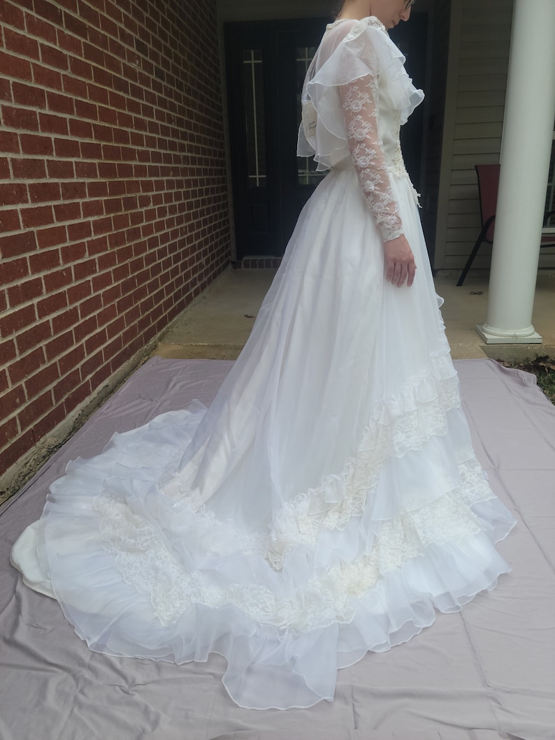 Victorian Pride And Prejudice Ruffle Lace Vintage Wedding Dress image 7