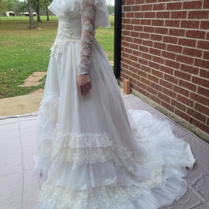 Victorian Pride And Prejudice Ruffle Lace Vintage Wedding Dress image 4