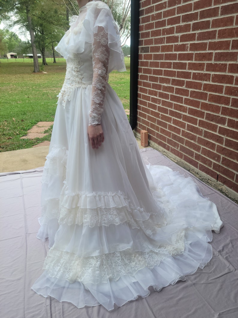 Victorian Pride And Prejudice Ruffle Lace Vintage Wedding Dress image 4