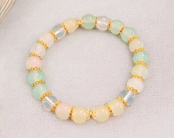 Pulsera elástica minimalista rellena de oro / Pulsera de cuentas de vidrio verde, joyería bohemia hecha a mano