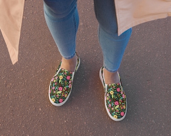 Women’s slip-on canvas shoes - Pink floral