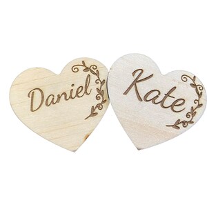 Etiqueta de madeira personalizada, etiquetas personalizadas em formato de coração, cartões de lugar de casamento personalizados, etiquetas de presente, decorações de mesa, dia dos namorados