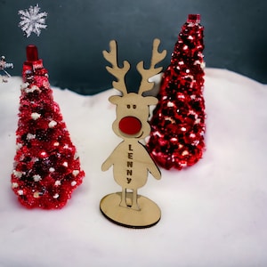 Personalisierte freistehende Rentier, Tisch Weihnachtsdekoration, Holz Tischkarte, Namen Einstellung, personalisiertes individuelles Geschenk, Holz Rudolph