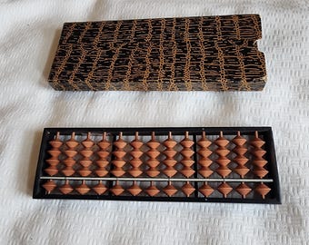 Calculadora japonesa Daruma SOROBAN de madera, ábaco antiguo de 13 dígitos, fabricada en Japón, en su caja original.