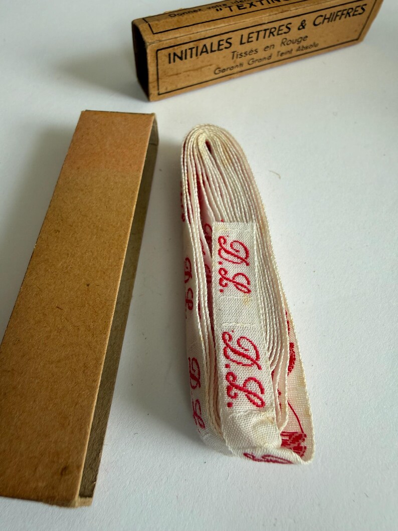 Initials D L - Vintage French Monogram Labels in Original Box | Initiales Tissées Grand Teint Linen Marking Labels | French Haberdashery image 6