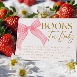 Kaartsjabloon Berry Sweet Books voor baby, bewerkbare en afdrukbare Pink Bow-boekverzoekkaart, babyshowerspel aardbei, digitale download