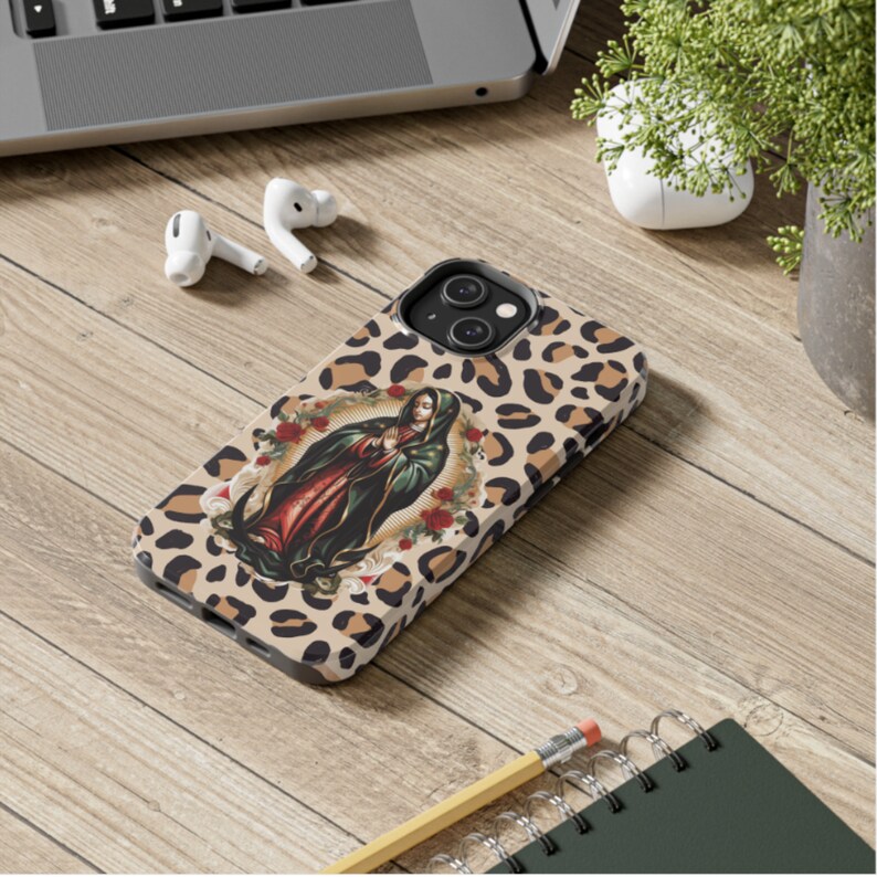 KANGHAR Custodia Per IPhone 15 Pro Max Con Croce Benedetta E Gesù, Design Gotico Cristiano, Protezione Fotocamera, TPU Morbido, Viola - 3