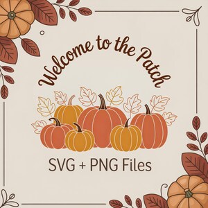 Puede incluir: Gráfico con temática otoñal con el texto "Welcome to the Patch" sobre una colección de calabazas en tonos naranja y amarillo. Las palabras "SVG + PNG Files" están debajo. Hojas y calabazas decorativas enmarcan la imagen.