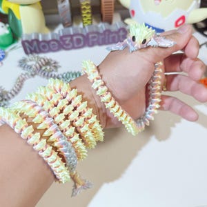 5&#39;3 &quot;Tiny Dragon Fidget Spielzeug, extra langer 3d artikulierter Drache, flexibles Drachenspielzeug, handgemachter Kristalldrache, Geschenk für Kinder, Bücherregaldekor