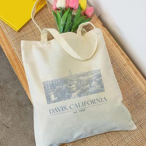 Davis est. 1959 Collegiate Campus Tote Bag