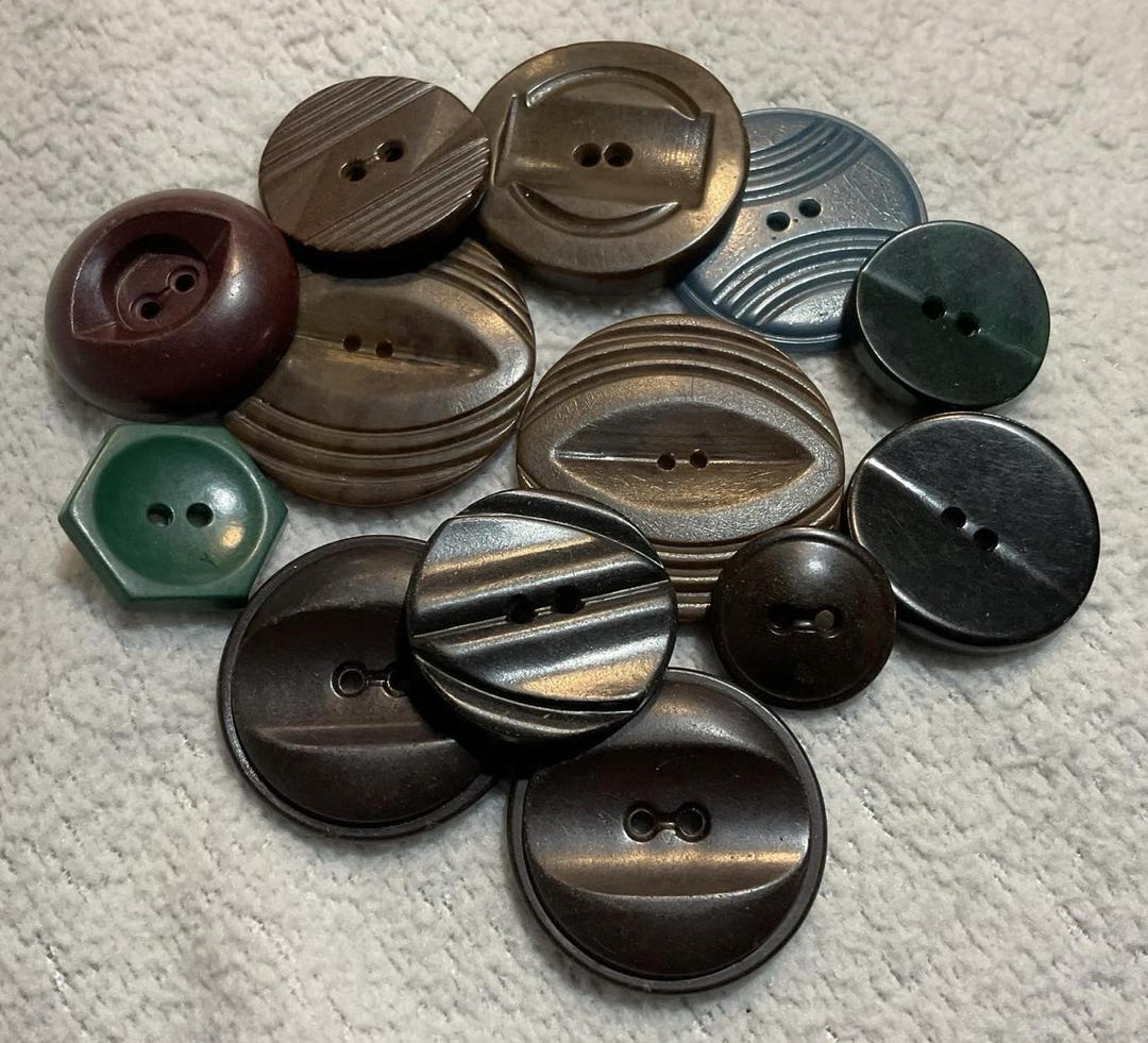 Small Antique Metal Picture Buttons Card#2 - Card of 42 - 1