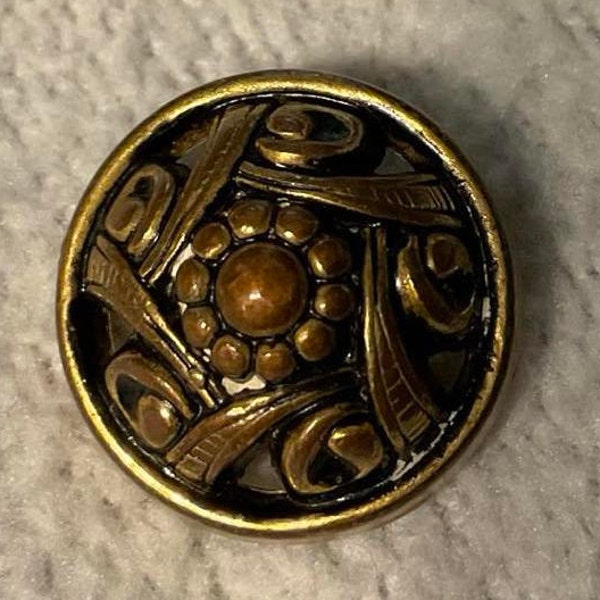 Art Nouveau Vintage Button. Faux Brass. Plastic, Cellulose Acetate. 3/4 Inch.