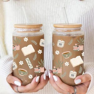 Vaso de cristal acogedor para amantes de los libros con tapa de bambú y pajita de cristal con diseño floral para café o té.