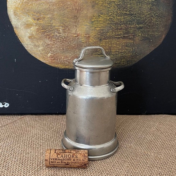 Charming vintage decorative milk and cream can, replica of an antique French milk can, pewter pot with lid, height 13.5 cm.