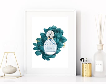 Può includere: Una stampa incorniciata di un flacone di profumo blu e bianco con fiori bianchi e dettagli dorati. Il flacone è etichettato "Daisy Dream Marc Jacobs". La stampa è circondata da fiori verde turchese.