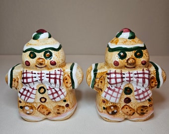 Vintage Christmas Gingerbread Man Ceramic Salt and Pepper Shakers in Excellent Condition