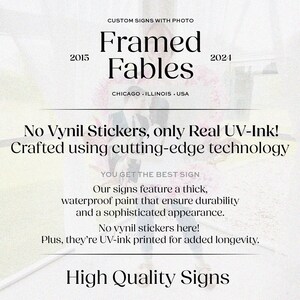 Puede incluir: Un letrero blanco con el texto Framed Fables, 2015-2024, Chicago, Illinois, USA. Dice: No Vynil Stickers, only Real UV-Ink! Crafted using cutting-edge technology. Nuestros letreros cuentan con pintura gruesa, impermeable e impresi&oacute;n UV.