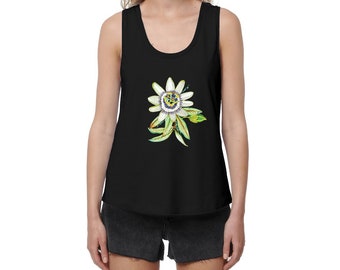 Lockeres Damen-Tanktop aus 100 % Bio-Baumwolle. Gedruckte Passionsblume. Ein umweltbewusstes Tanktop, das unseren Planeten schützt.