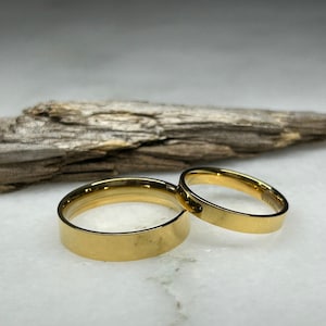 His and Her Matching Wedding Bands Polish Yellow Gold Mens Women Wedding Rings Titanium Wedding Ring Set Couples Anniversary Promise Ring