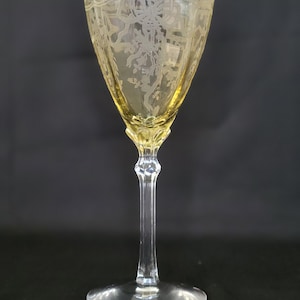 Fostoria June Topaz Yellow Wine Glass&#39;sVintage Fostoria June Topaz Yellow Wine Glass&#39;s