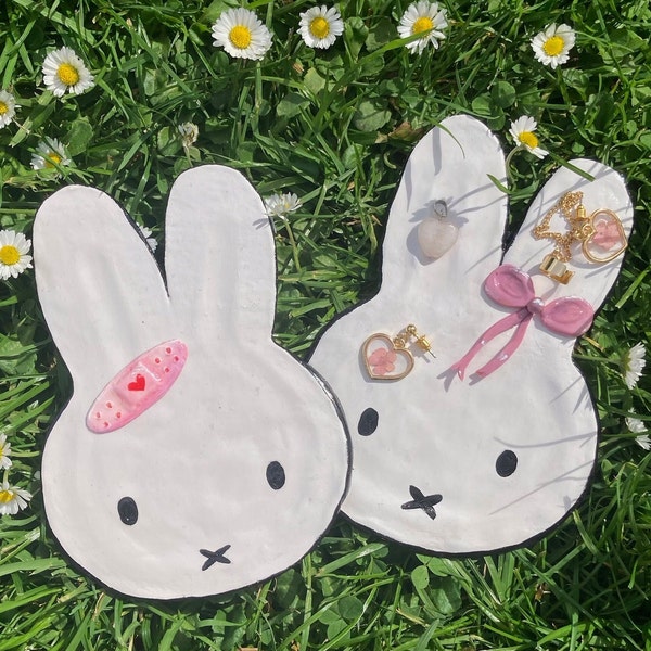 Miffy Schmuckschale mit Accessoire – Kokette-Schleife, Nintje-Schmuckhalter-Dekoration – niedliche handgefertigte Häschen-Tonschale