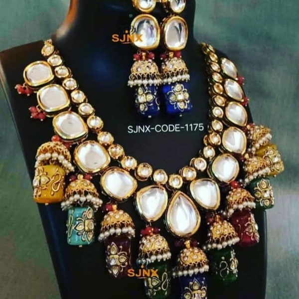 Stunning kundan necklace set made with 4 different shaped kundan with back meenakari. Finishing this kundan necklace set with hand painted