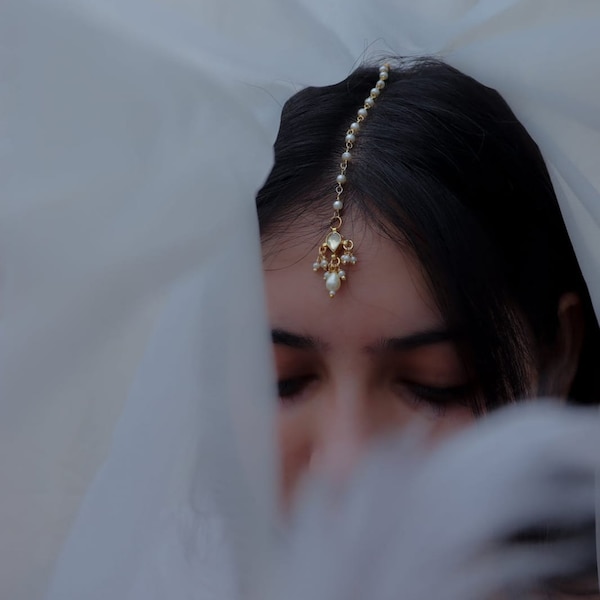 Delicate Maang tikka/Kundan Tikka/ Indian Jewelry/ Indian Wedding Jewelry/ Pakistani Jewelrr/ Matha patti/ Indian forehead jewelry