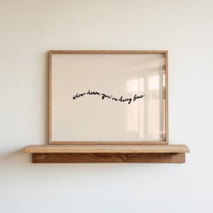 Sakta ner, du gör fint, utskrivbar, neutral minimalistisk poster, handritad väggdekoration