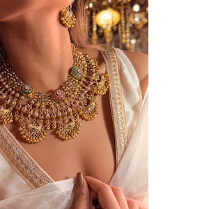Parure de bijoux indiens Jadau Kundan en plaqué or, collier et boucles d'oreilles style Sabyasachi